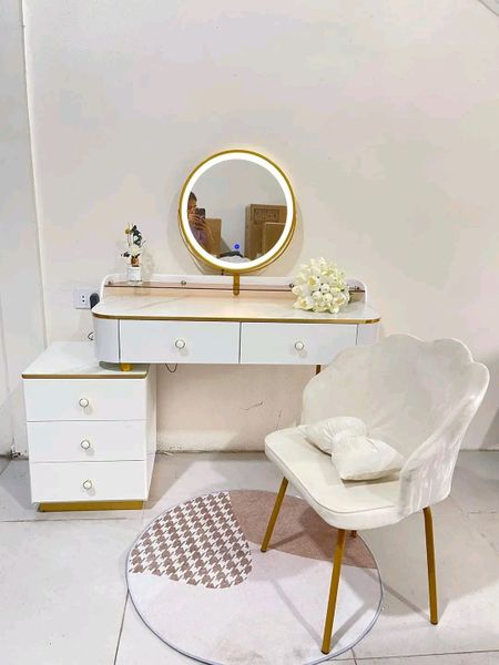 Bàn trang điểm nhập khẩu ALIBTDNK-05 (Gồm gương đèn led và ghế)