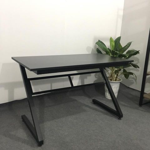 Bàn làm việc chân sắt 4