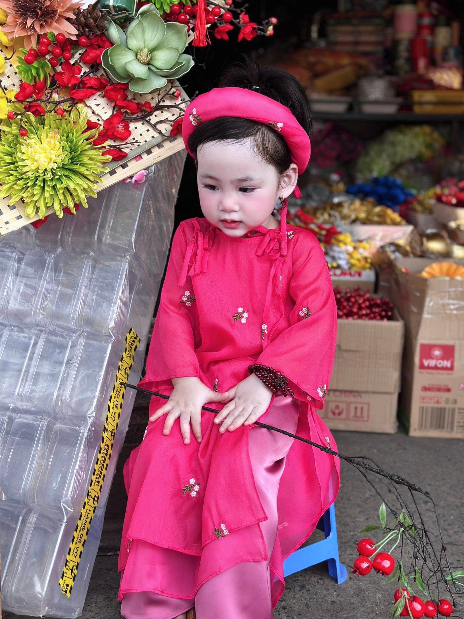  Áo dài Hồng mềm mịn, dịu dàng cùng bé Milk diện chợ Tết 