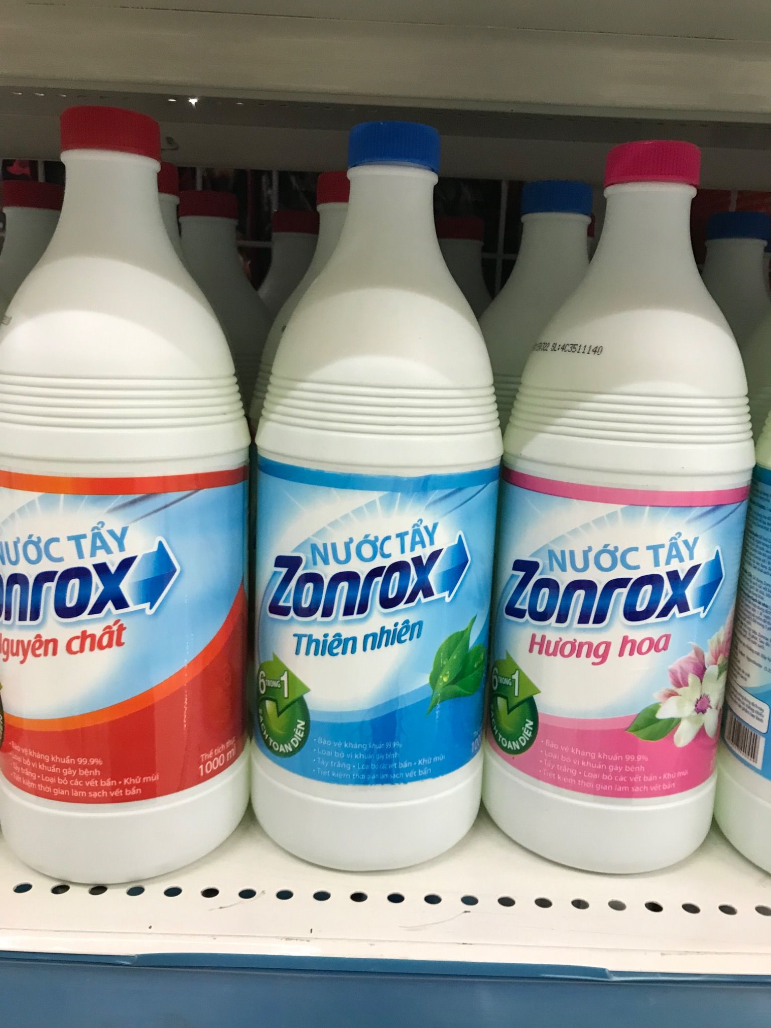 Tẩy quần áo zonrox 1L 