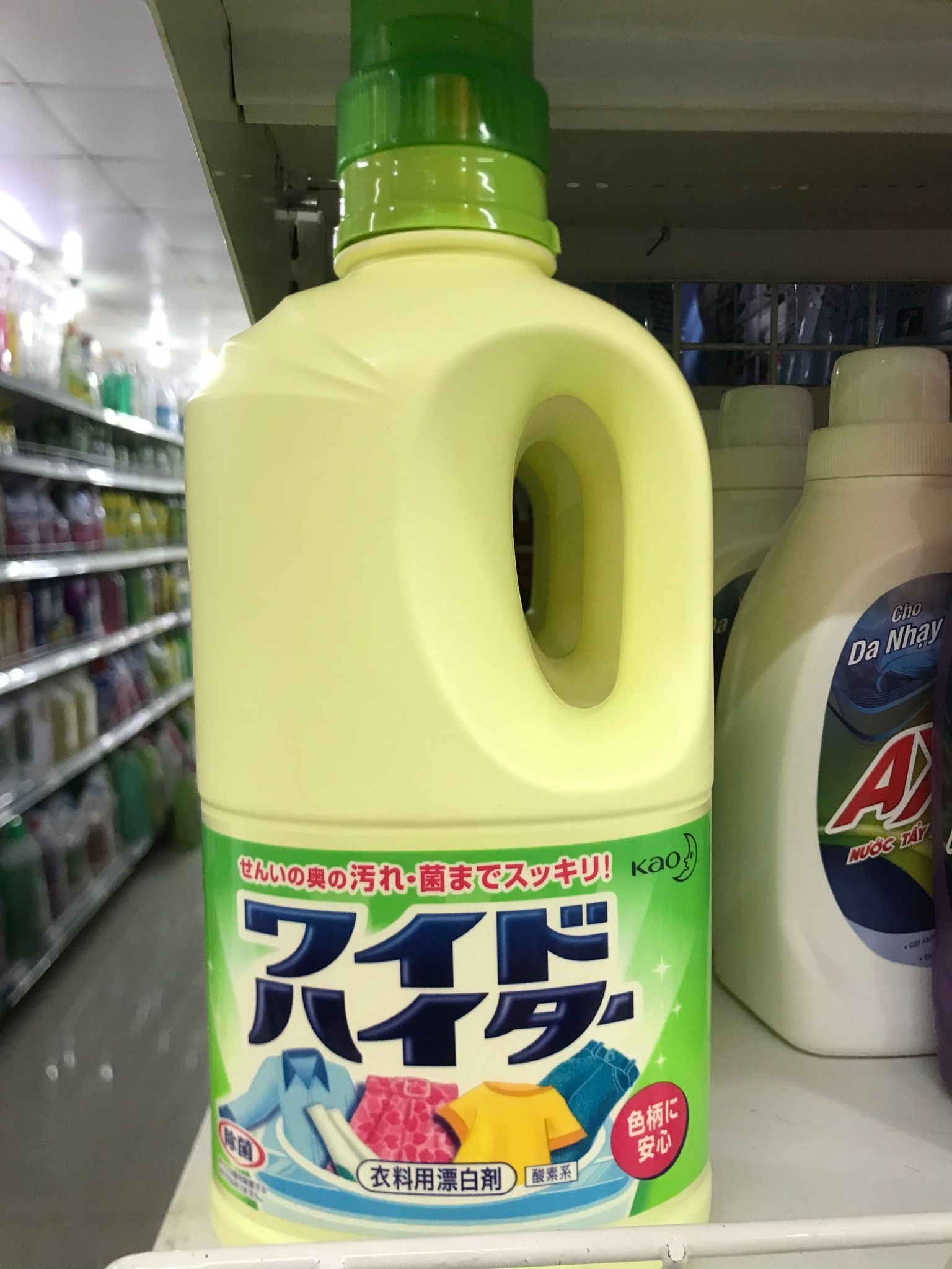 Tẩy quần áo màu Kao 1l 
