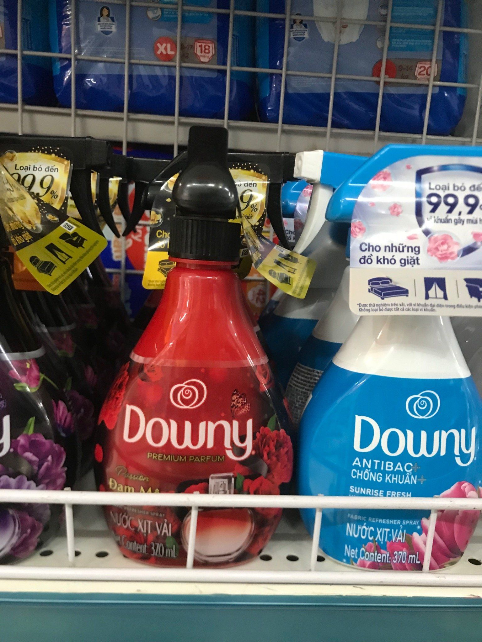  Xịt vải downy chai 370ml 