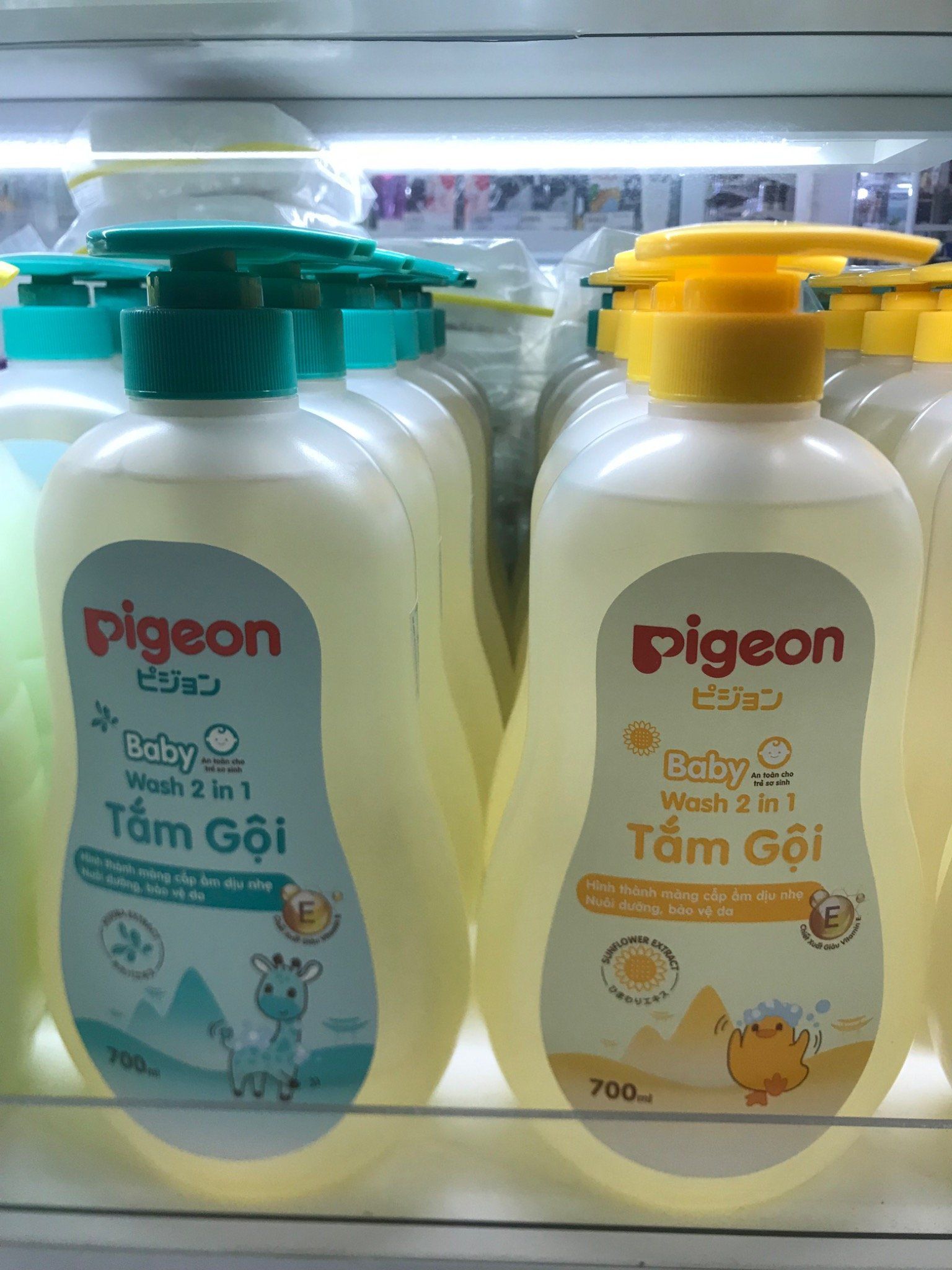  Tắm gội 2-1 pigeon 700ml 