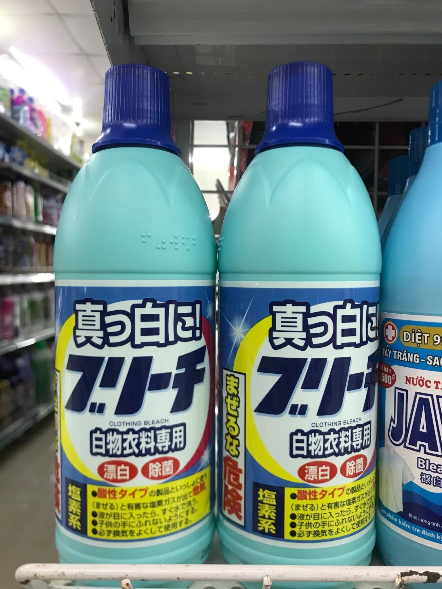  Nước tẩy quần áo Rocket 600ml 