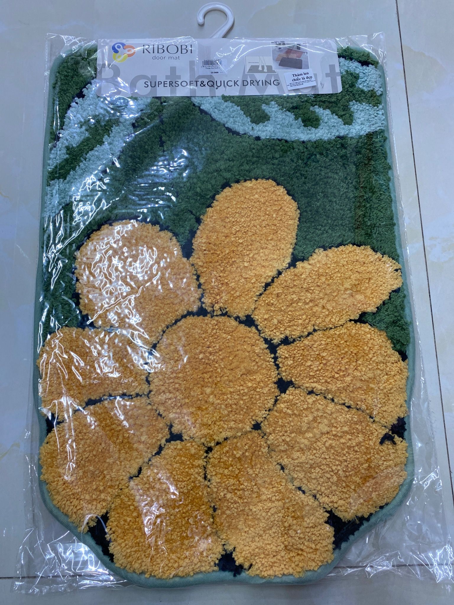  Thảm len hình lá 