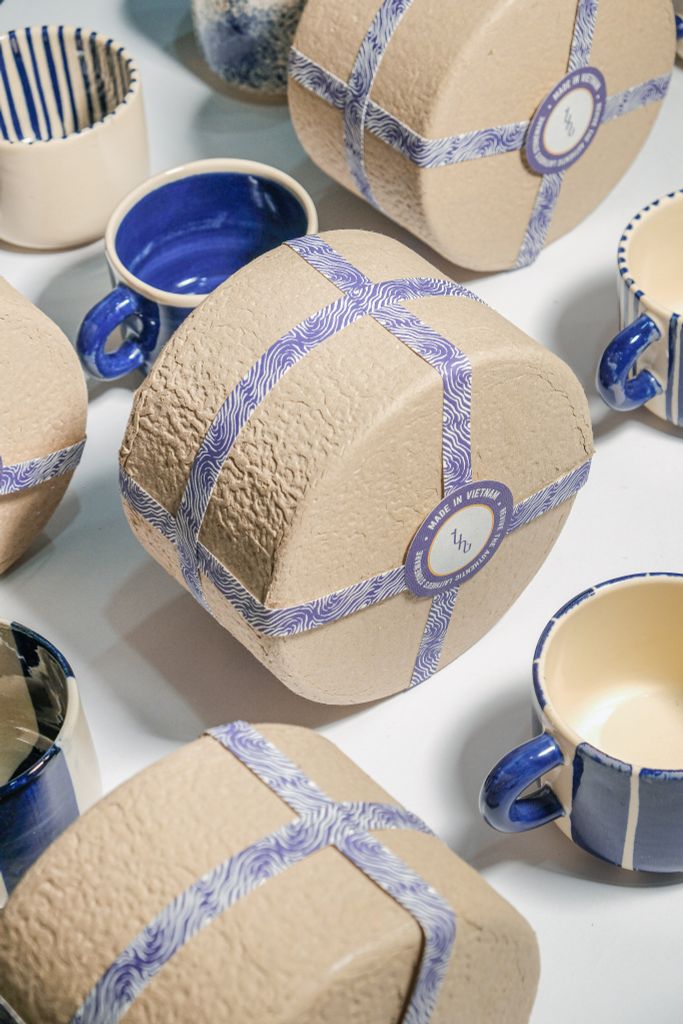 Ly gốm thủ công dung tích 380ml hoạ tiết hoa mẫu đơn hoạ tiết hiện đại Taylor