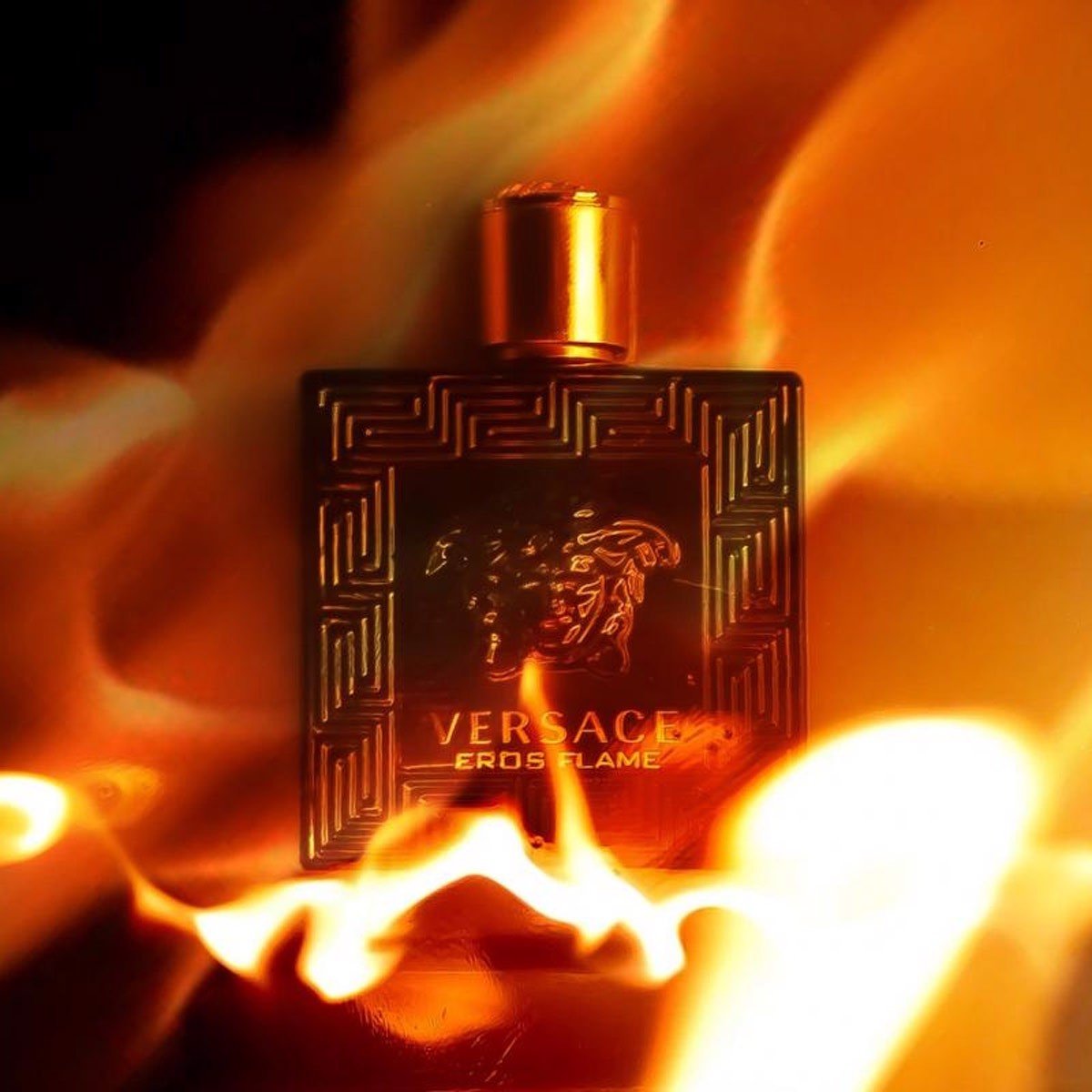 Versace Eros Flame: La Pasión Roja que Enciende tus Sentidos - EROS FLAME