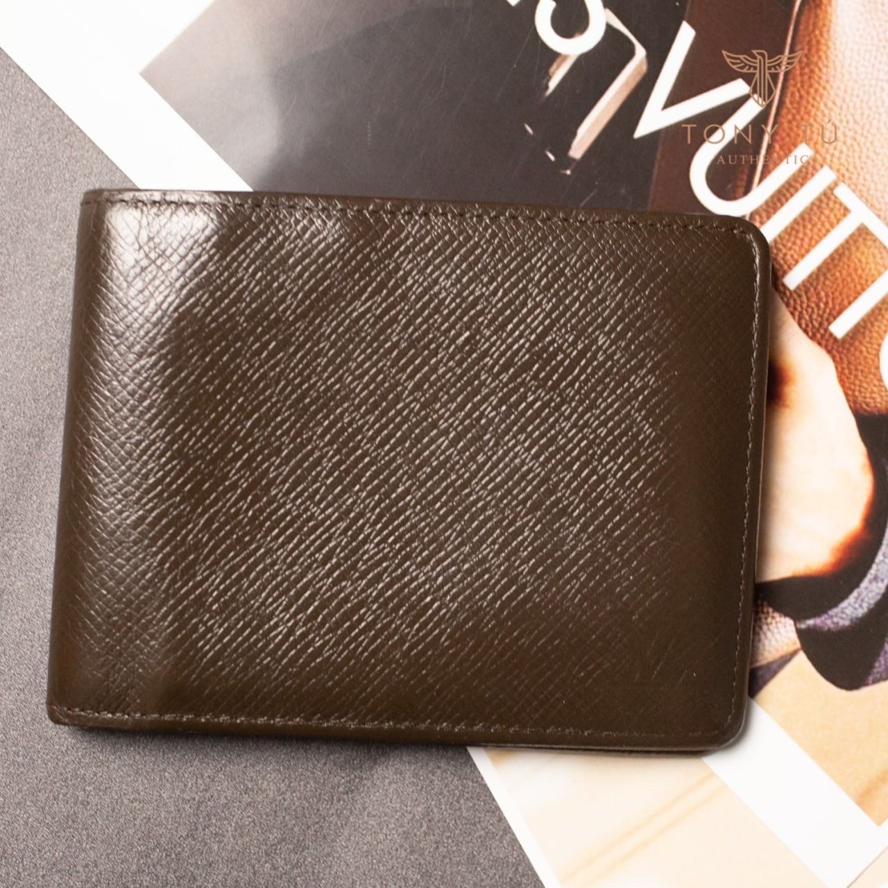 Ví nam Louis Vuitton zippy wallet da taiga logo chìm VLV33 siêu cấp like  auth 99  DUONG STORE 