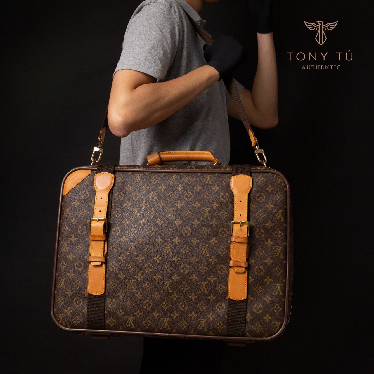 Mua Túi Đeo Chéo Nữ Louis Vuitton LV Loop Hobo Monogram Canvas Brown M46311  Kèm Ví Màu Nâu  Louis Vuitton  Mua tại Vua Hàng Hiệu h062345