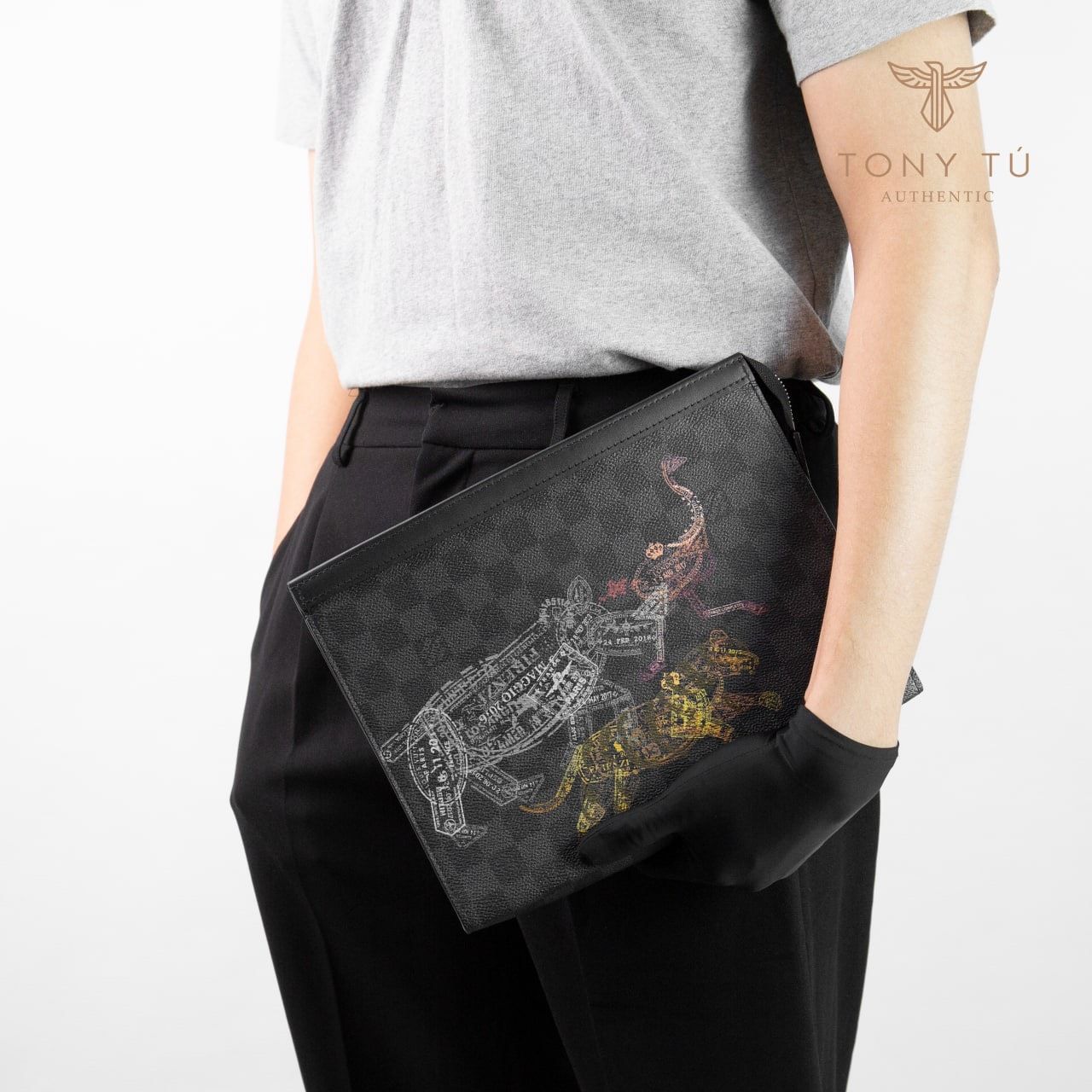 Clutch Louis Vuitton Animal Passport Stamp TTA1688 Tony Tú Authentic