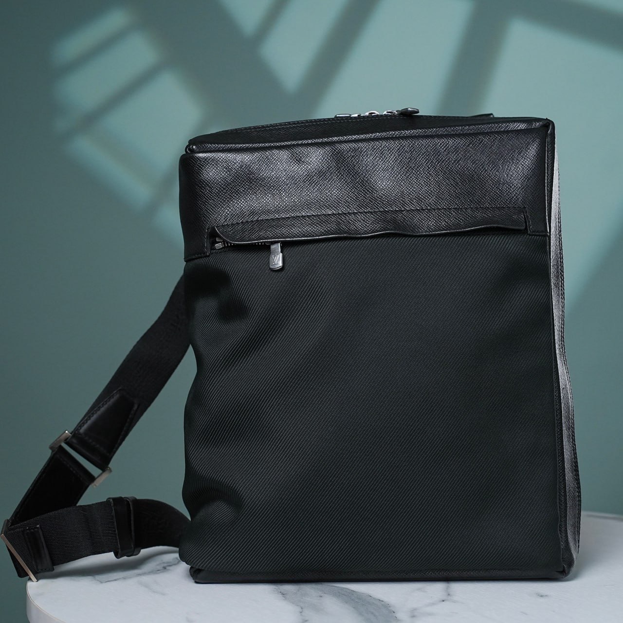 Louis Vuitton Dark Green Ardoise Taiga Leather Beloukha Messenger