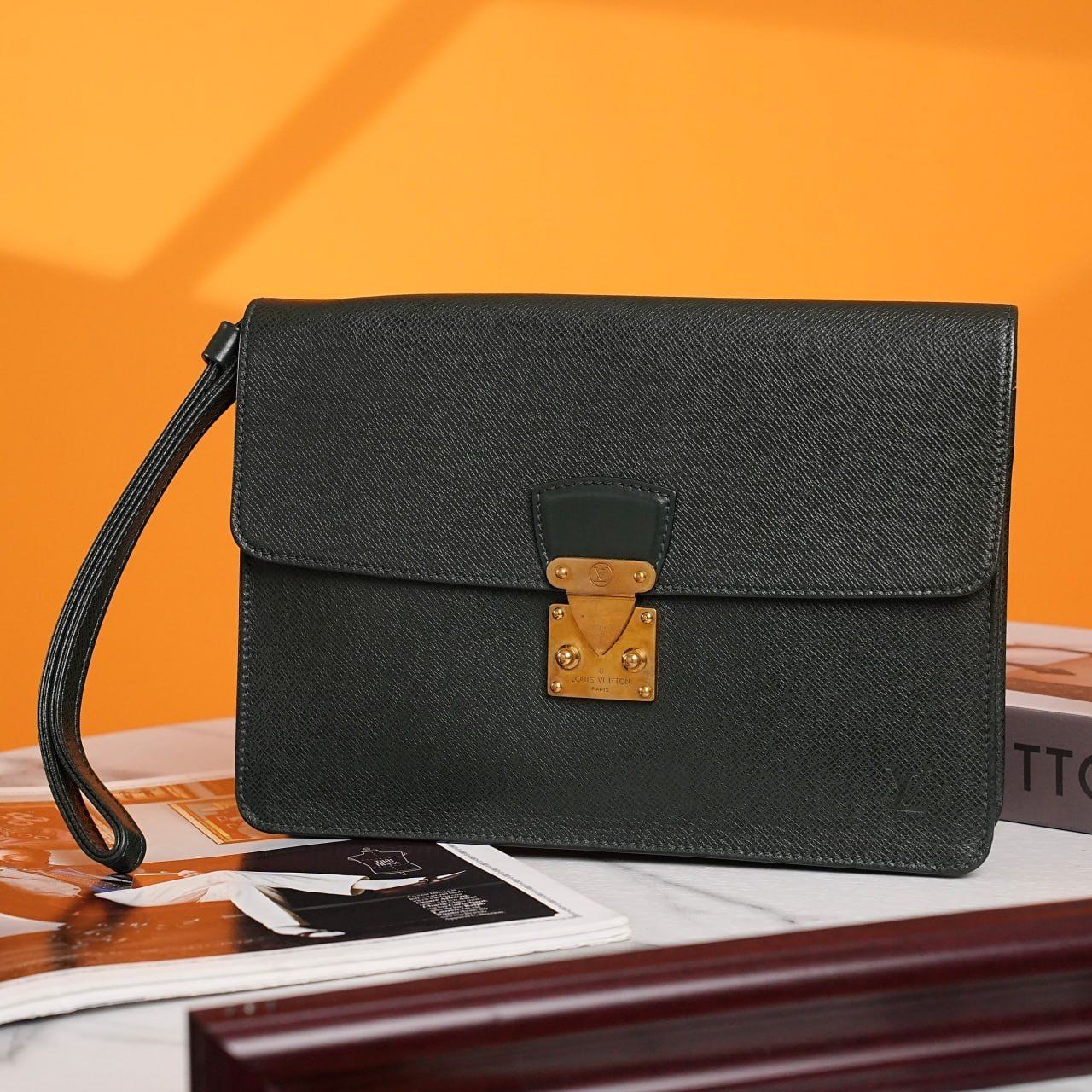 Clutch Louis Vuitton Taiga TTA3175 Tony T Authentic