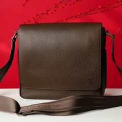 Túi đeo Louis Vuitton Roman Taiga Leather (Màu nâu) Size 26 - TTA3726