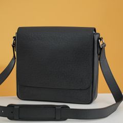 Túi đeo Louis Vuitton Taiga Đen - TTA3985