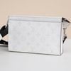 Túi đeo Louis Vuitton Gaston Wearable Wallet size 22