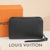 Clutch Louis Vuitton Baikal Black Taiga Leather - TTA4128