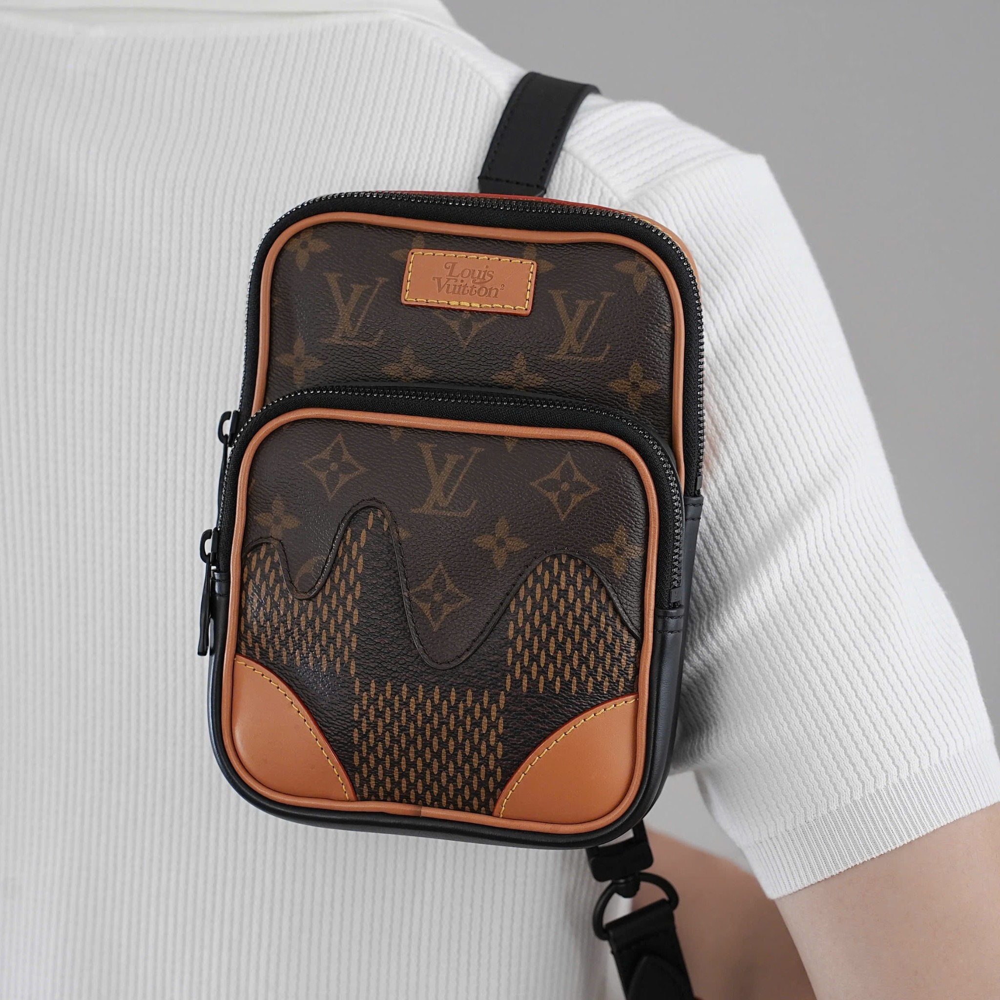 Túi đeo Louis Vuitton x Nigo Amazone Sling Bag size 21 - TTA4413