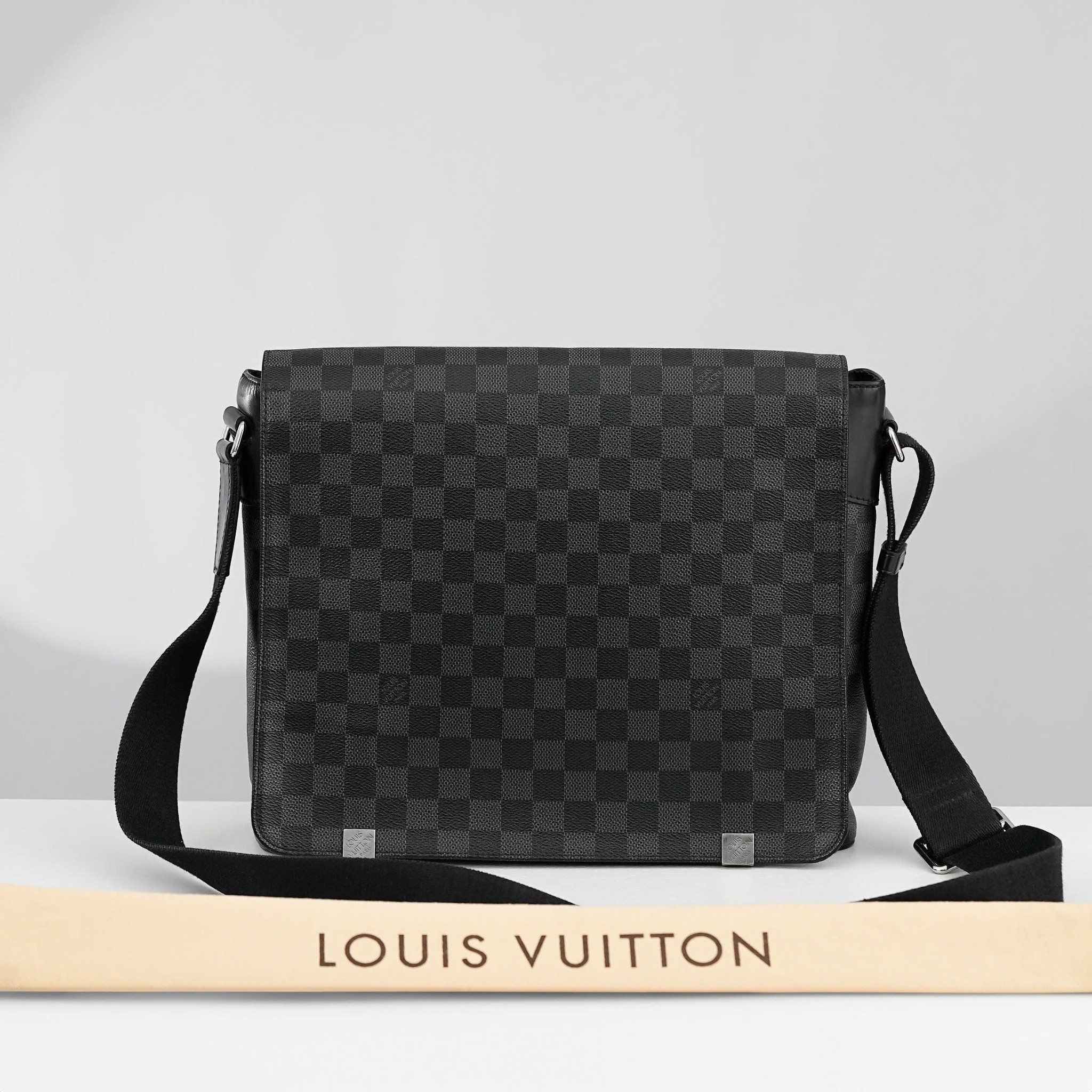 Túi đeo Louis Vuitton District Damier Graphite size 32