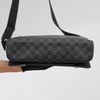 Túi đeo Louis Vuitton District Damier Graphite size 32