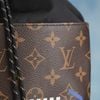 Túi đeo Louis Vuitton Monogram Logo Story Chalk Sling (Limited Edition) size 24