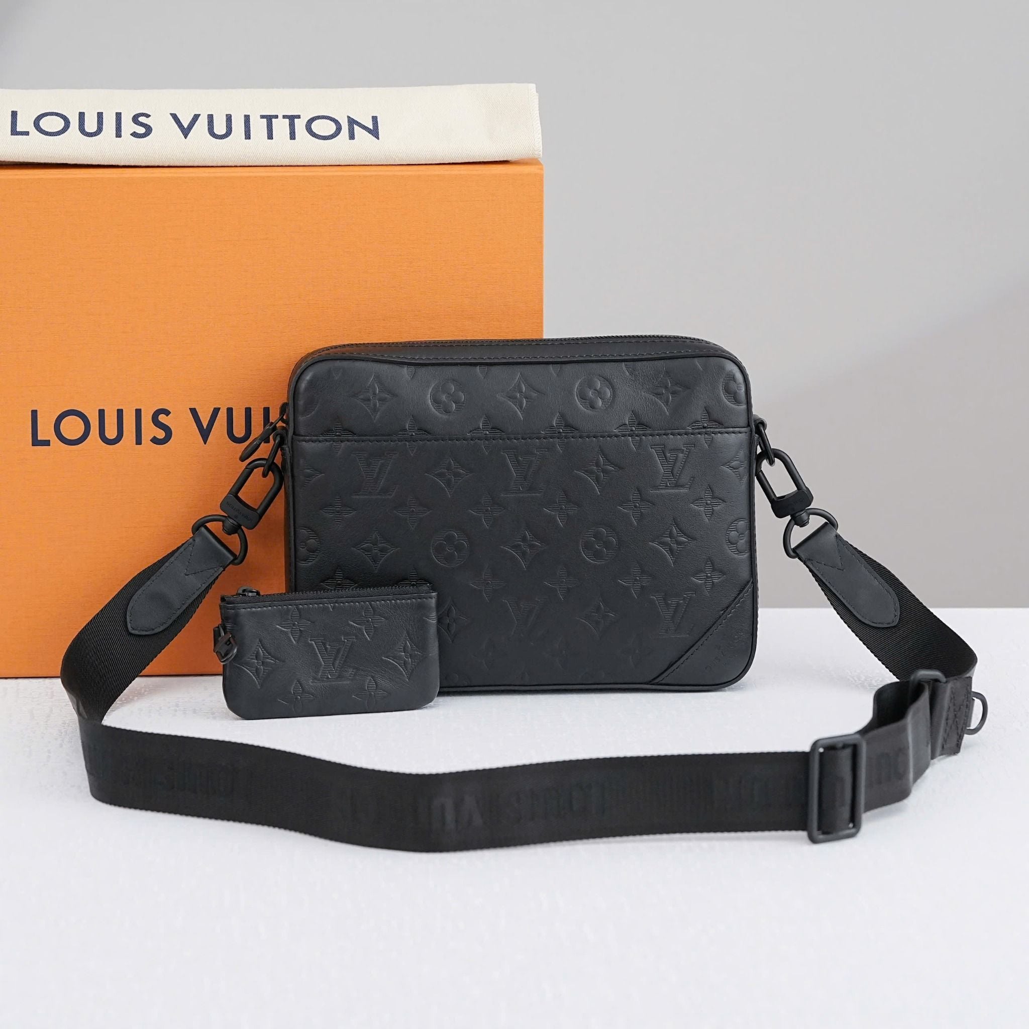 Túi đeo Louis Vuitton Duo Messenger Shadow Monogram size 26