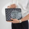 Clutch /Pochette Louis Vuitton Voyage Savane x Chapman Brothers Size 27