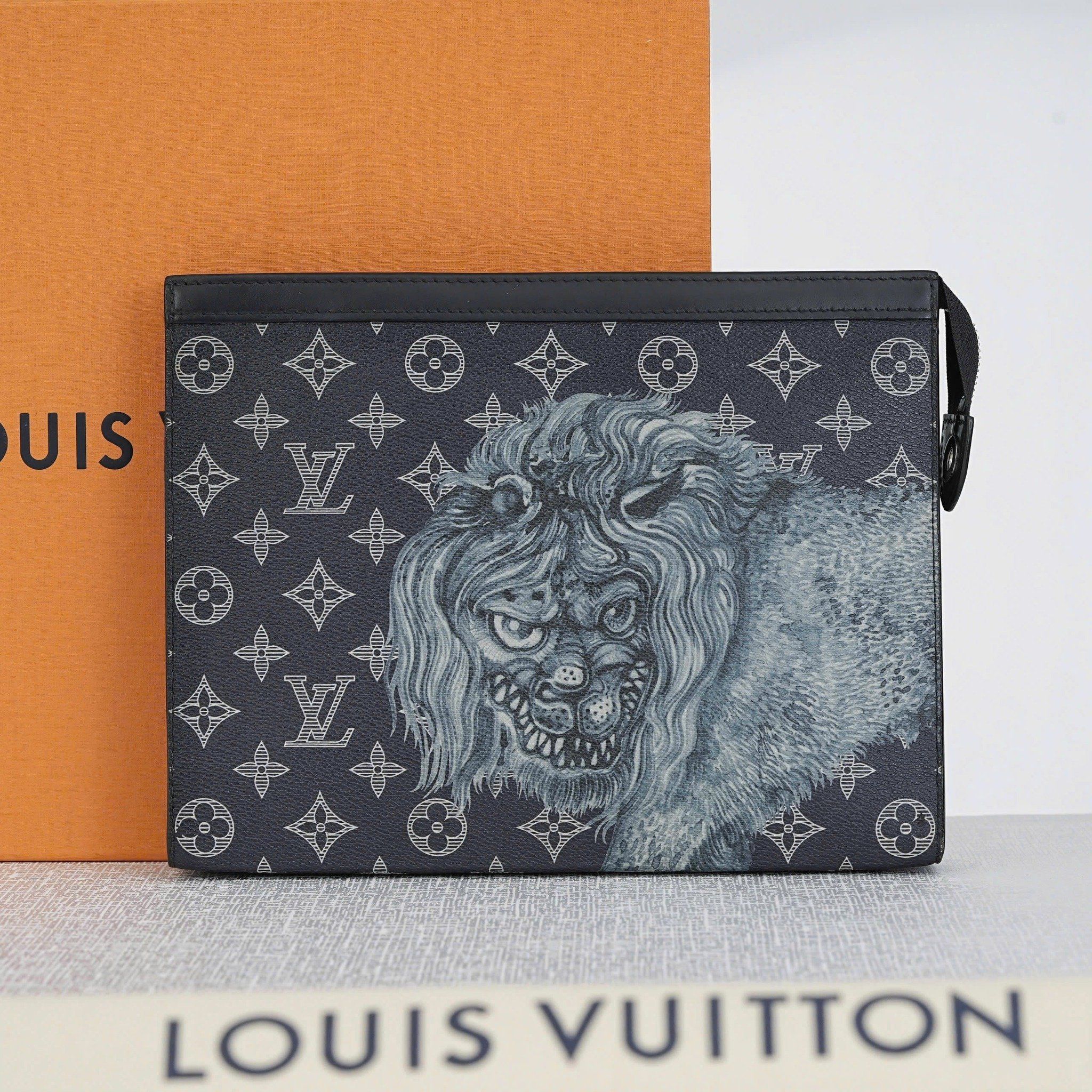 Louis vuitton lion pochette discount