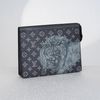 Clutch /Pochette Louis Vuitton Voyage Savane x Chapman Brothers Size 27