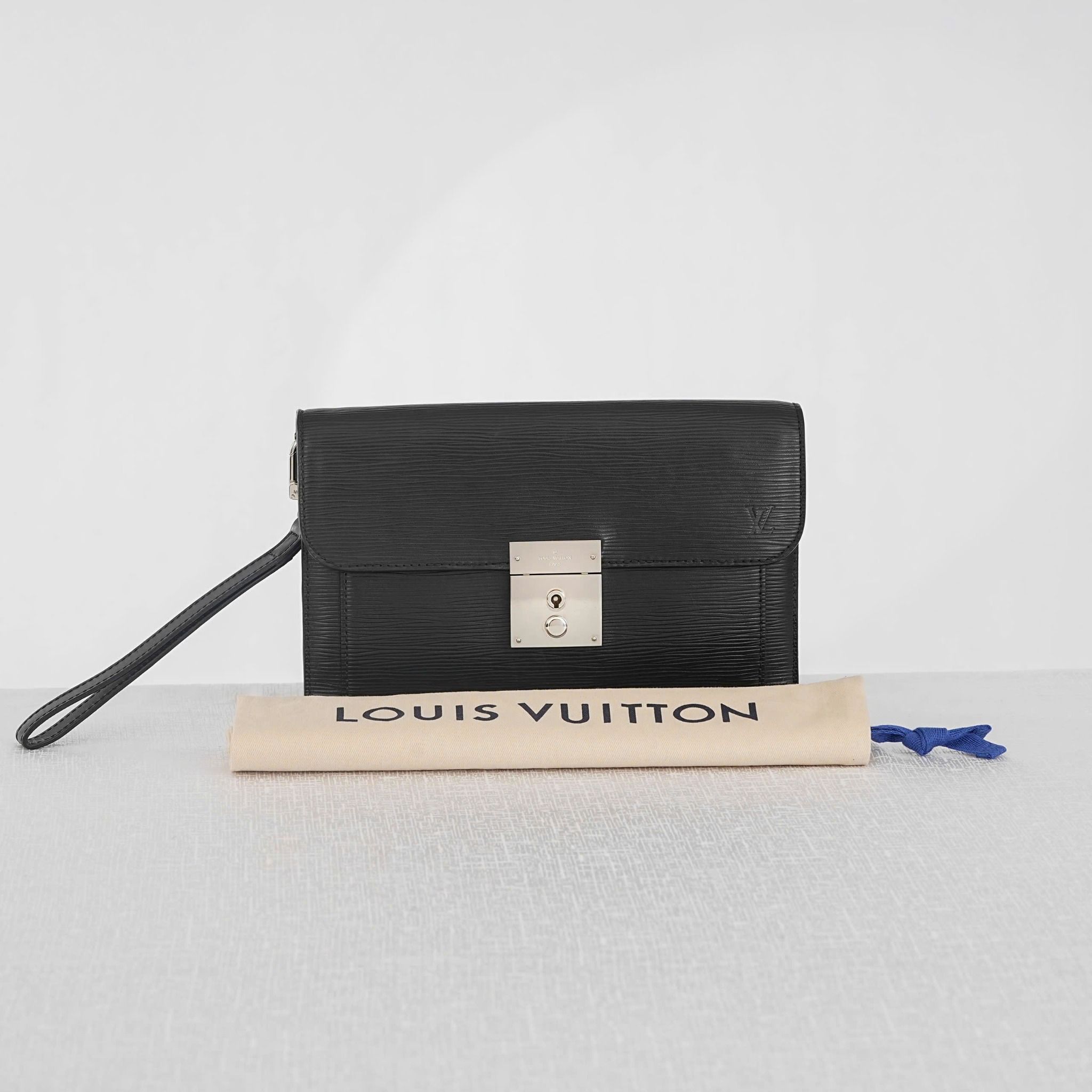 Clutch Louis Vuitton Belaia Noir Epi