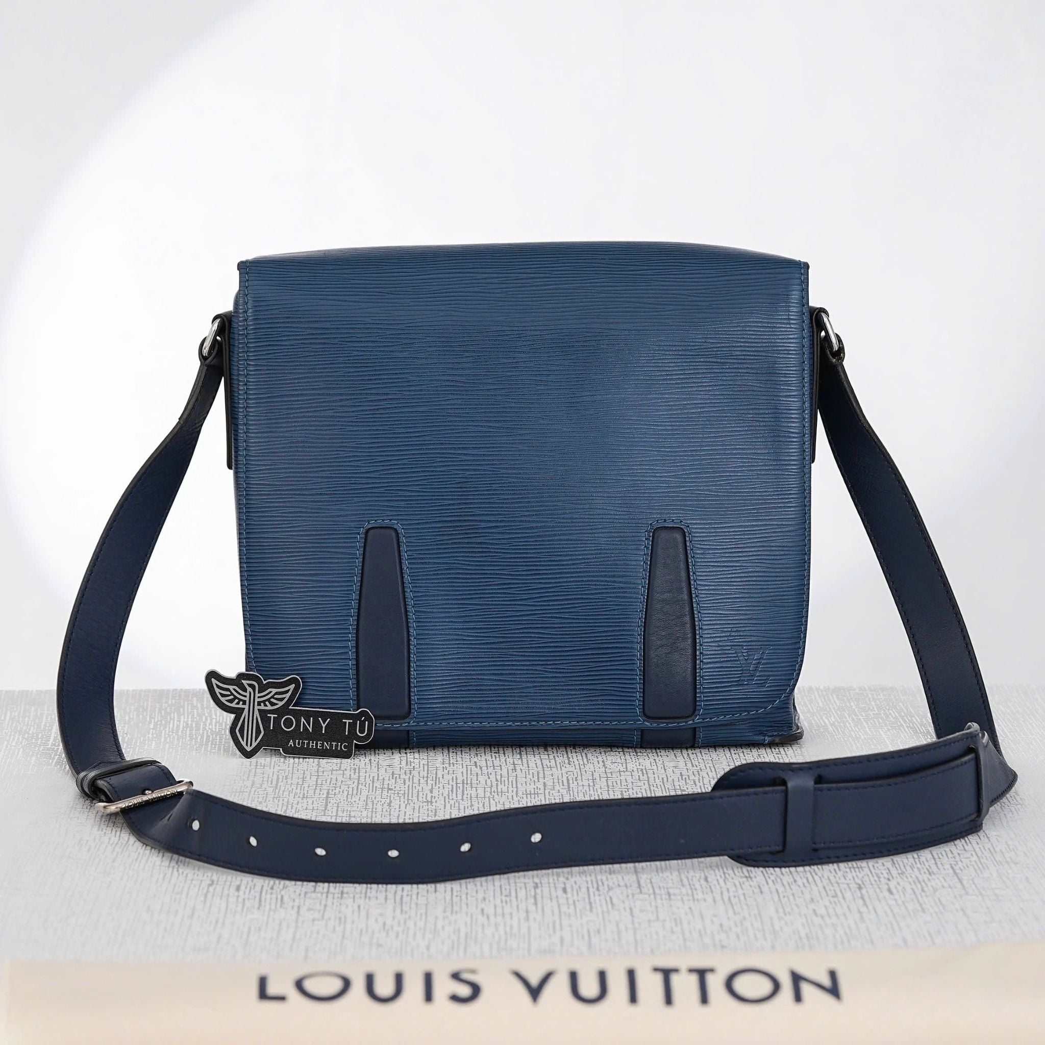 Túi đeo Louis Vuitton Harrington Messenger Indigo Epi Size 27