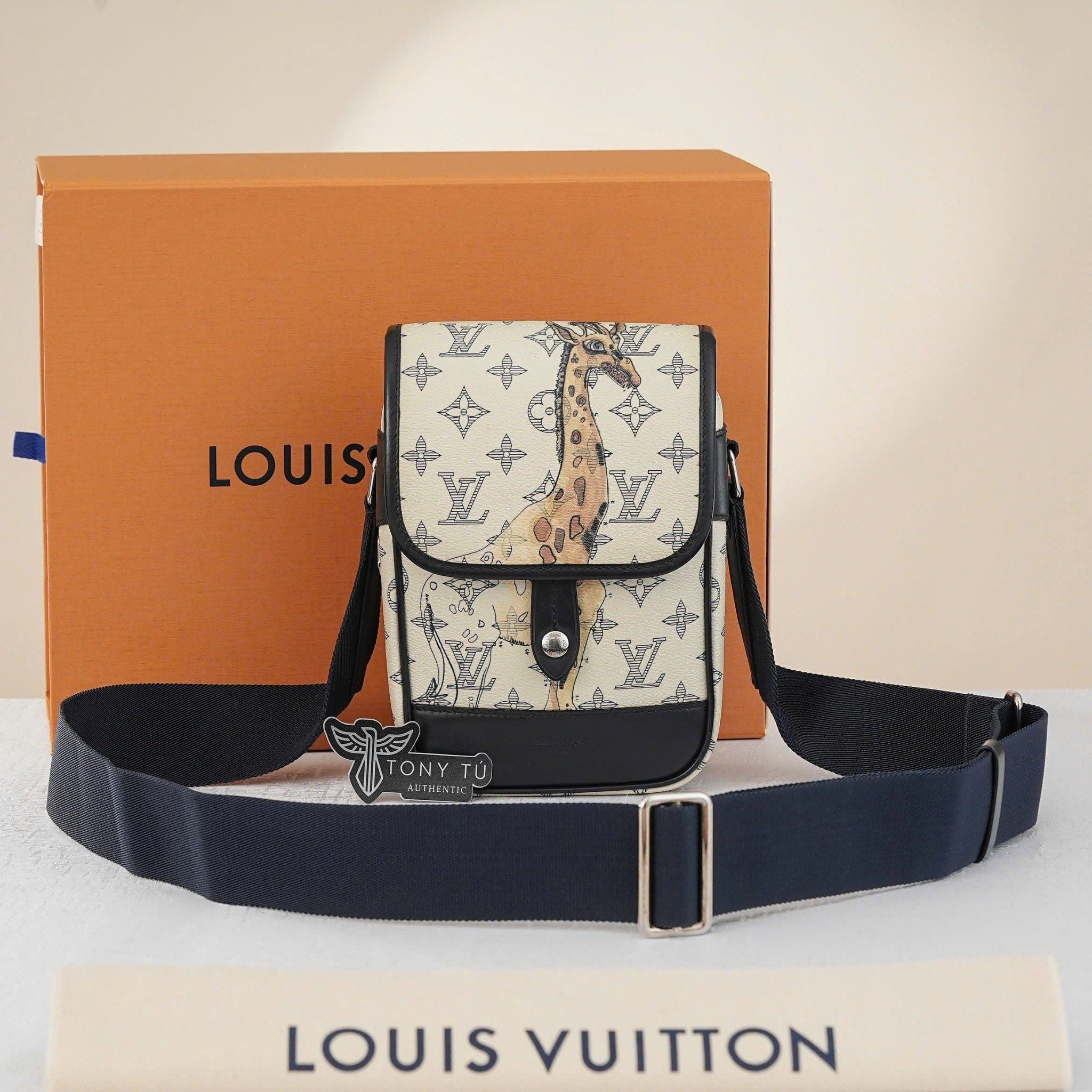 Túi đeo Louis Vuitton x The Chapman Brothers Savane Giraffe size 21