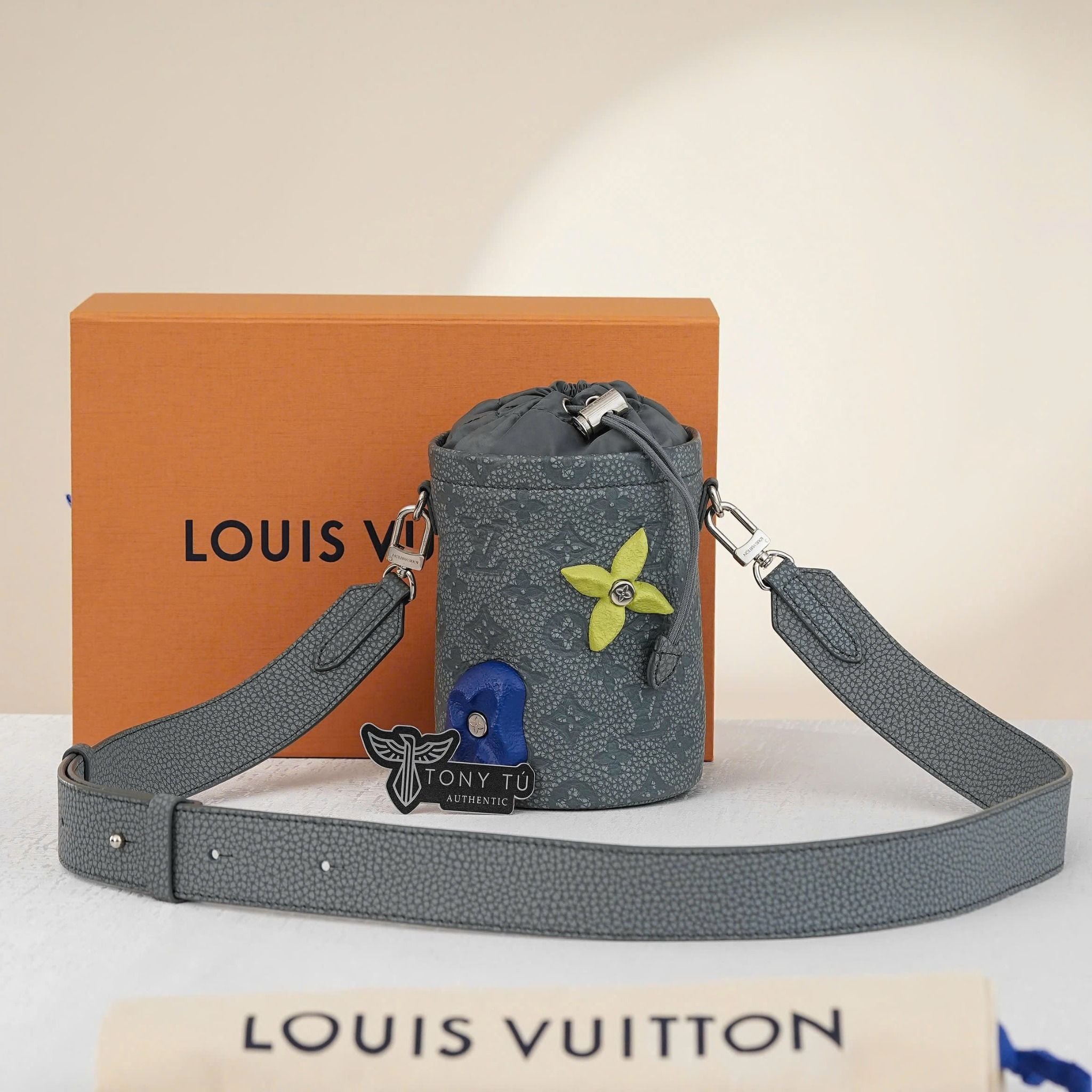 Túi đeo Louis Vuitton Monogram Taurillon Acrylic Chalk Nano (Limited Edition) (nữ)