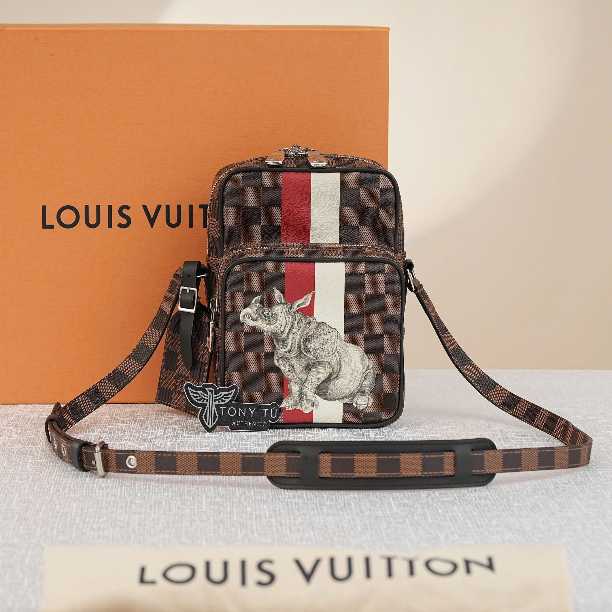 Túi đeo Louis Vuitton Damier Ebene Rhinoceros Savane Amazone Chapman size 21 - TTA4830