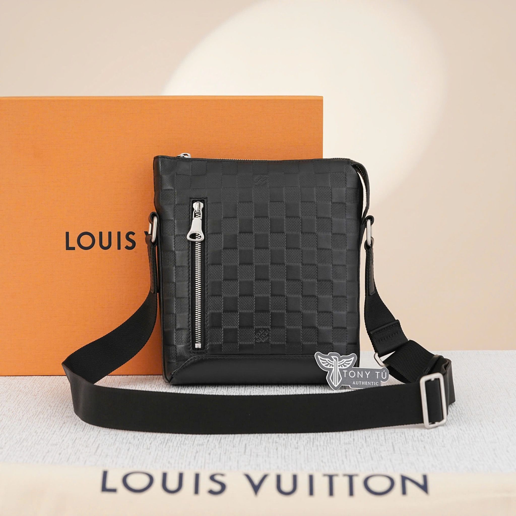 Túi đeo chéo Louis Vuitton Discovery Messenger BB size 24 - TTA4899