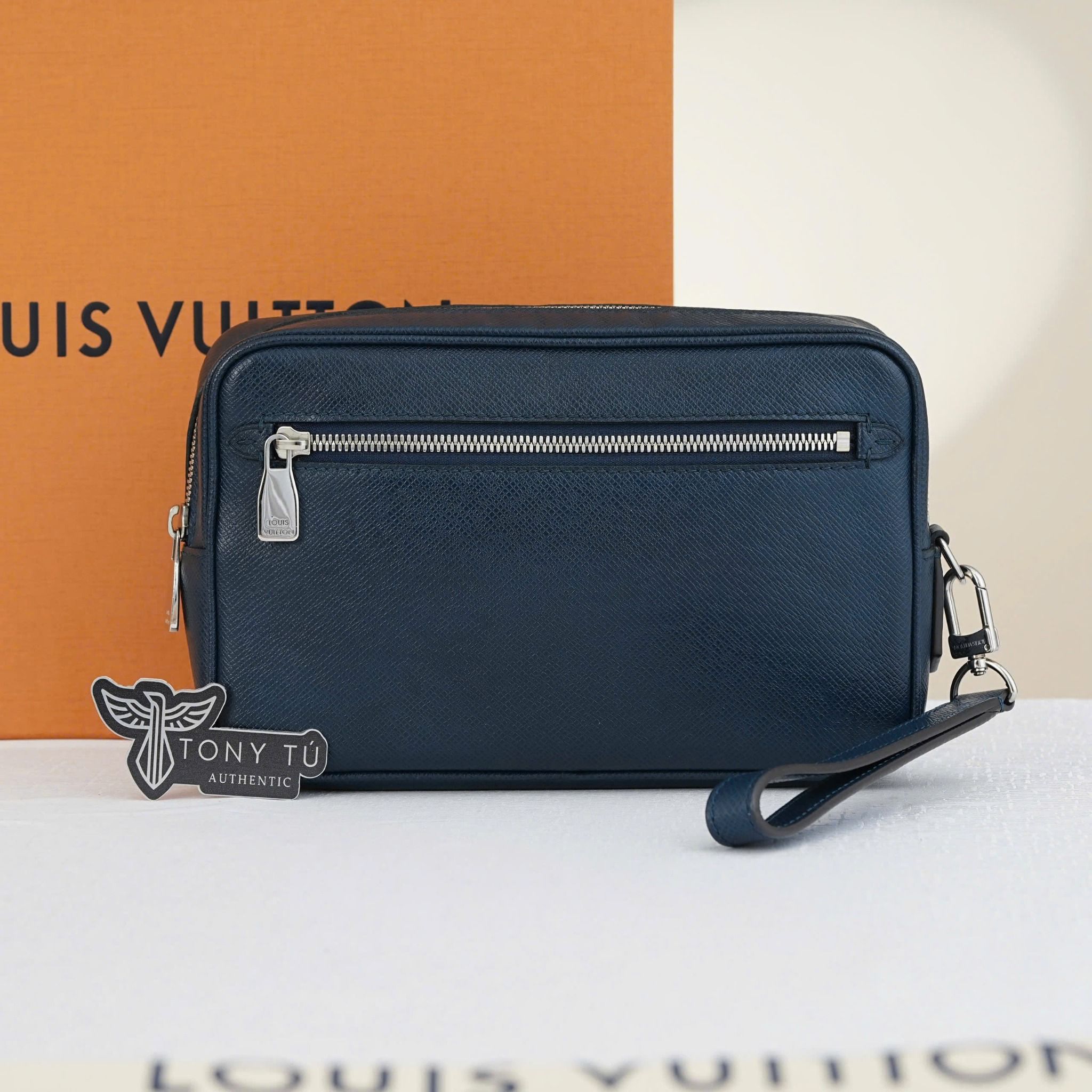 Clutch Louis Vuitton Kasai Navy Taiga (Xanh Navy) - TTA4956