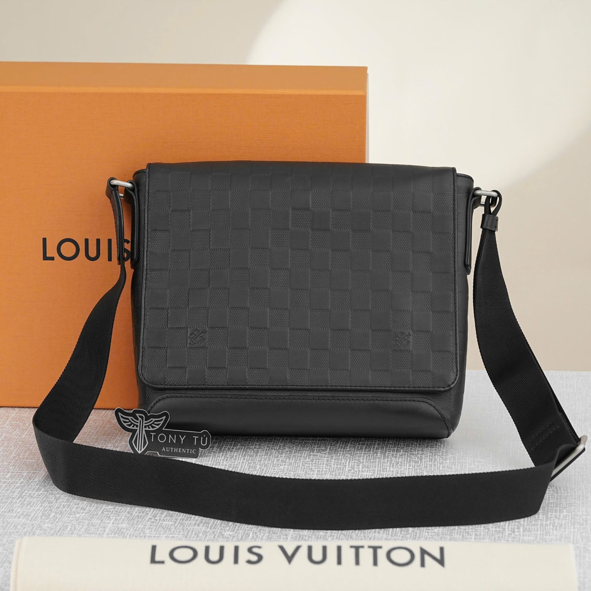 Túi đeo Louis Vuitton Damier Infini District Messenger PM Size 26 (Đen) - TTA4955