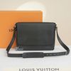 Túi đeo Louis Vuitton District Messenger GM Noir Taiga Size 32 (Đen) - TTA4920