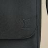 Túi đeo Louis Vuitton District Messenger GM Noir Taiga Size 32 (Đen) - TTA4920
