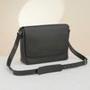 Túi đeo Louis Vuitton District Messenger GM Noir Taiga Size 32 (Đen) - TTA4920