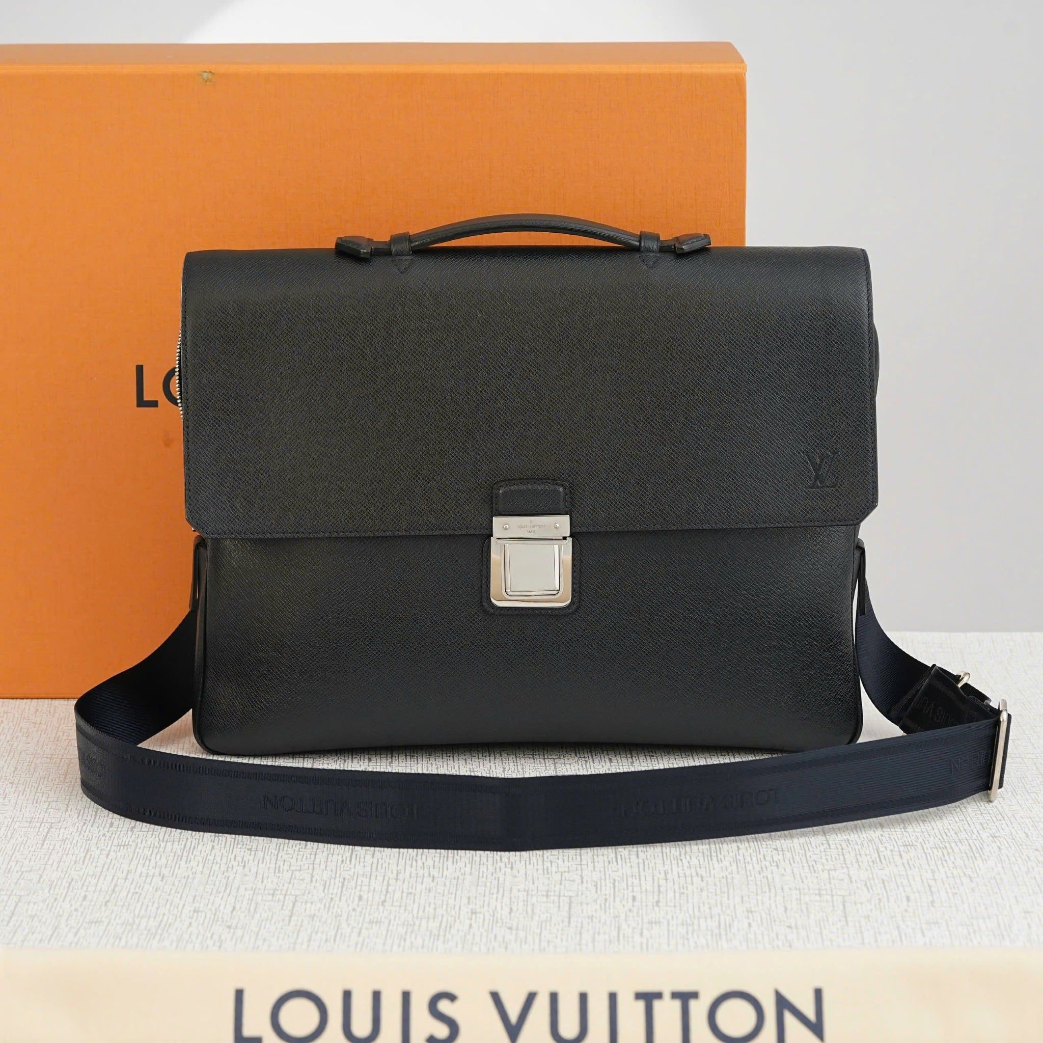 Cặp tài liệu Louis Vuitton Robusto Blue Marin (Xanh Đậm) size 37 - TTA4959