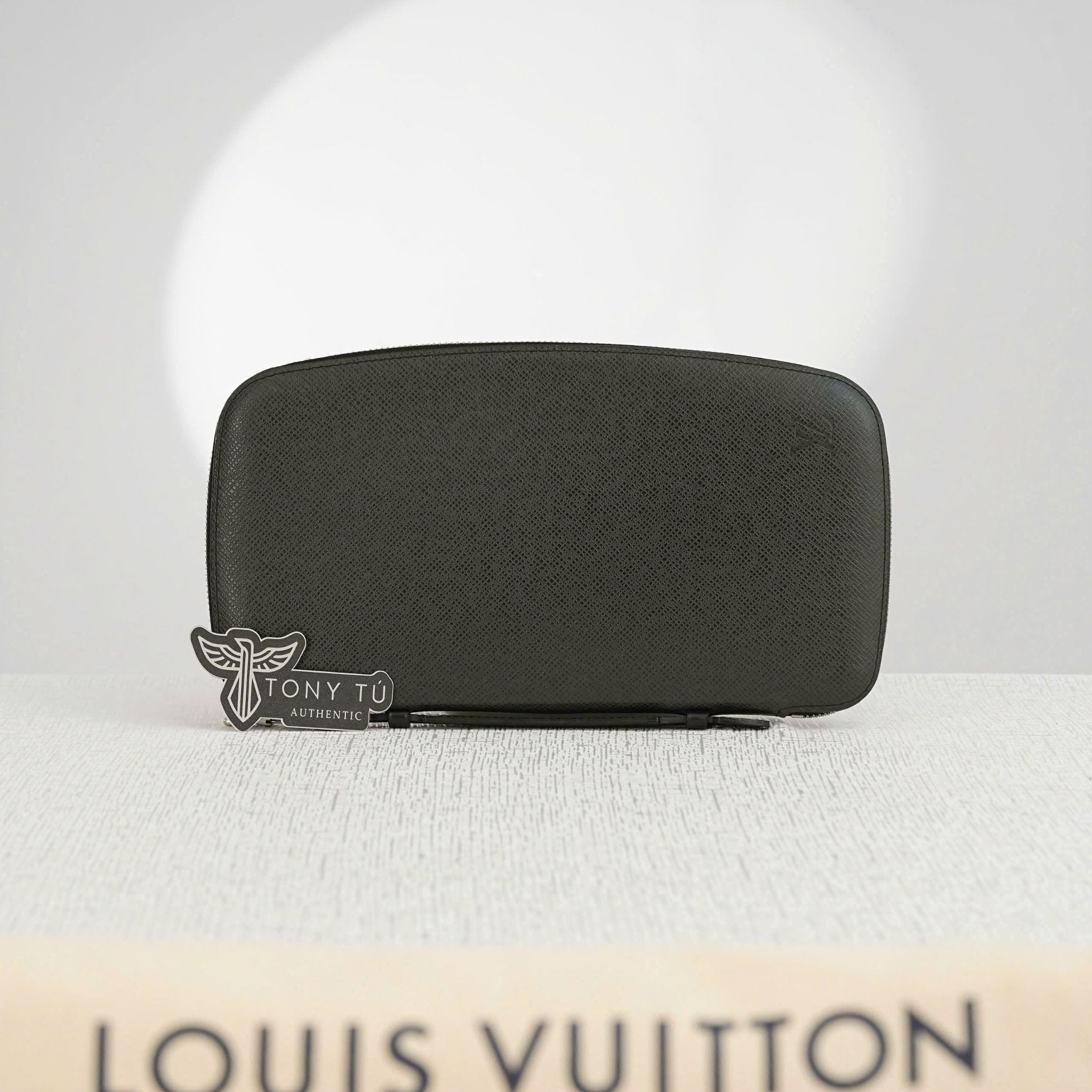 Clutch/ Ví Zippy Louis Vuitton Zippy XL Atoll Organizer Noir Taiga (Đen) - TTA4941