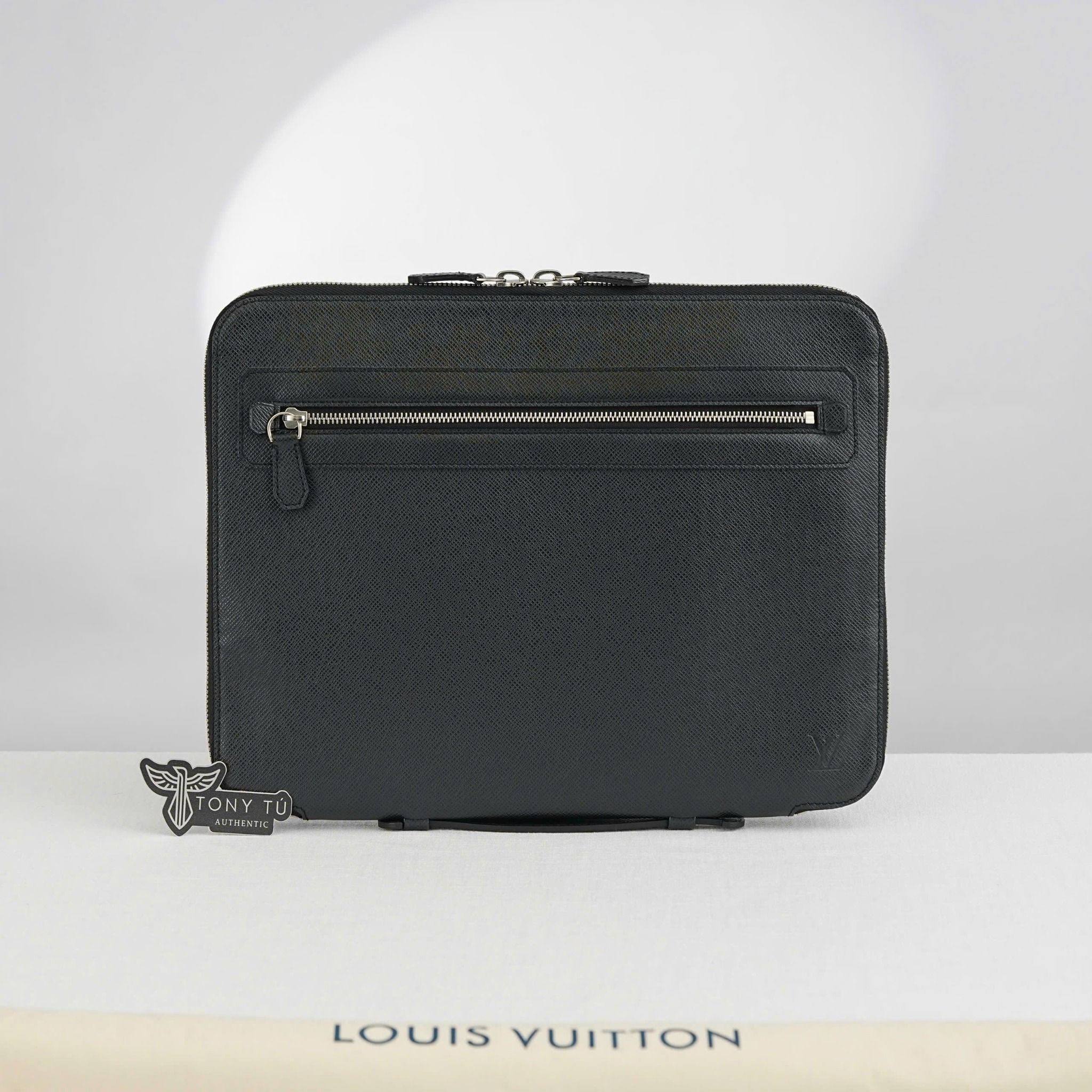 Túi tài liệu Louis Vuitton Taiga Ardoise Vladimir Noir Taiga Size 35