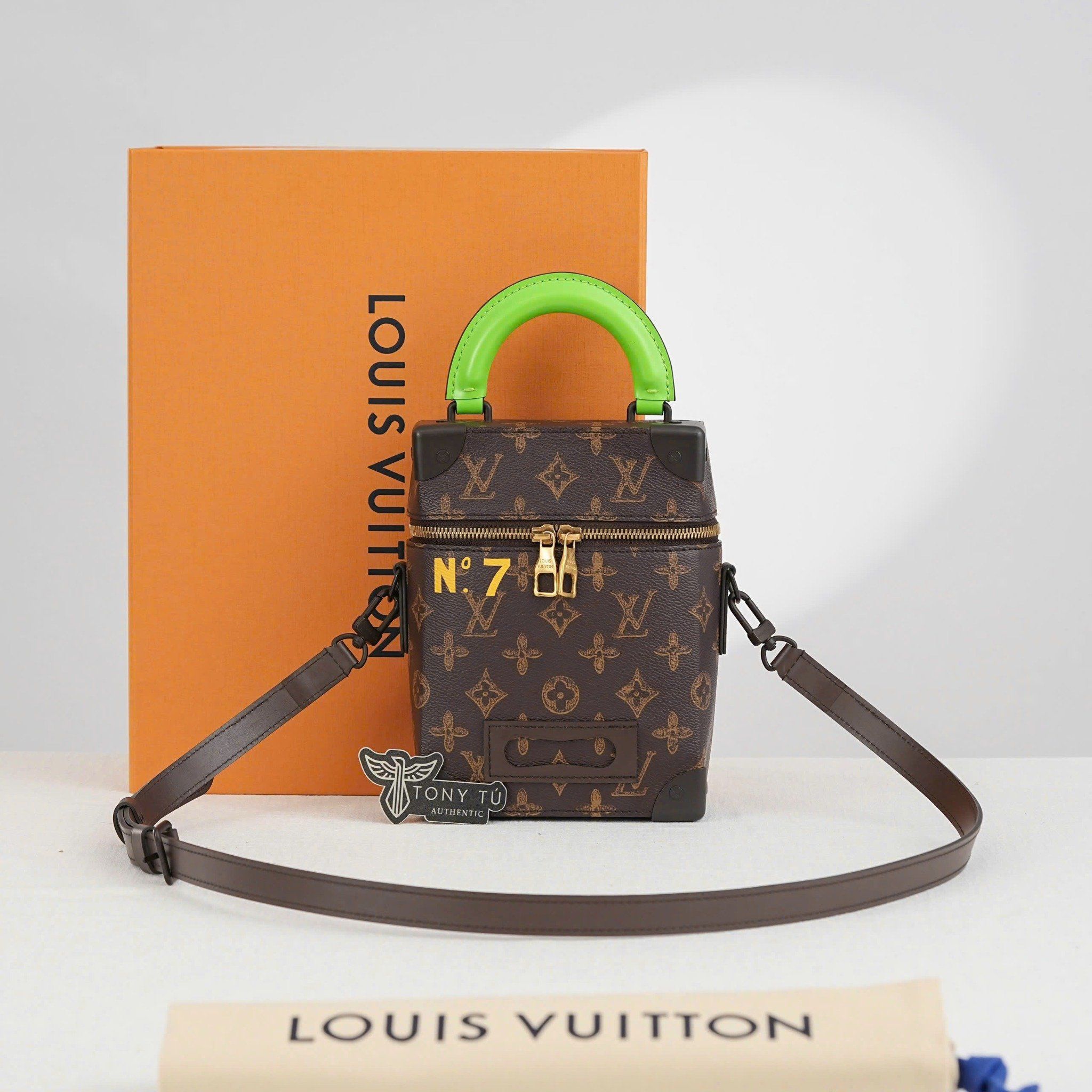 Túi đeo Louis Vuitton Vertical Box Trunk No. 7 Monogram Ebène size 21