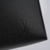 Clutch Louis Vuitton Pochette Voyage MM Noir Taiga (Đen) - TTA5129