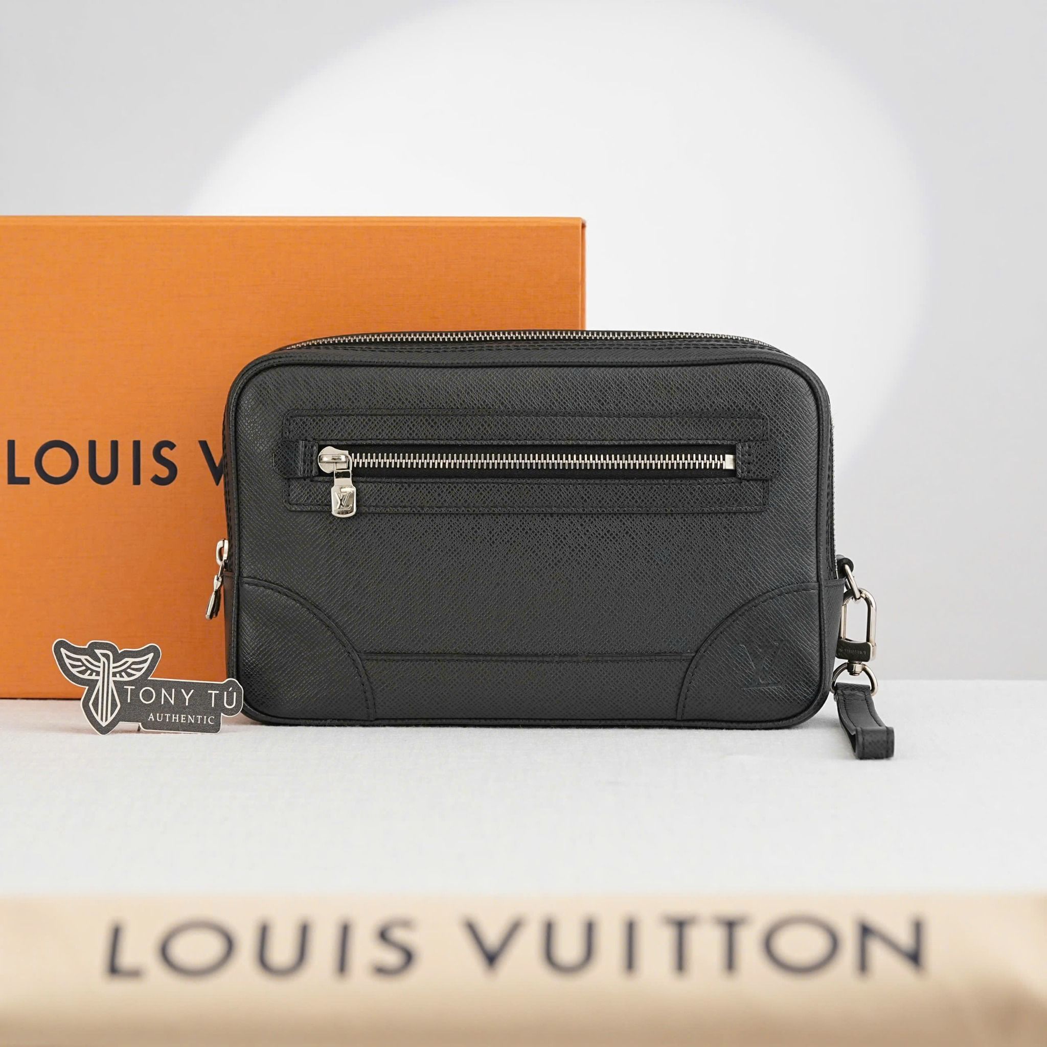 Clutch Louis Vuitton Clutch Pochette Pavel Noir Taiga (Đen) - TTA5251