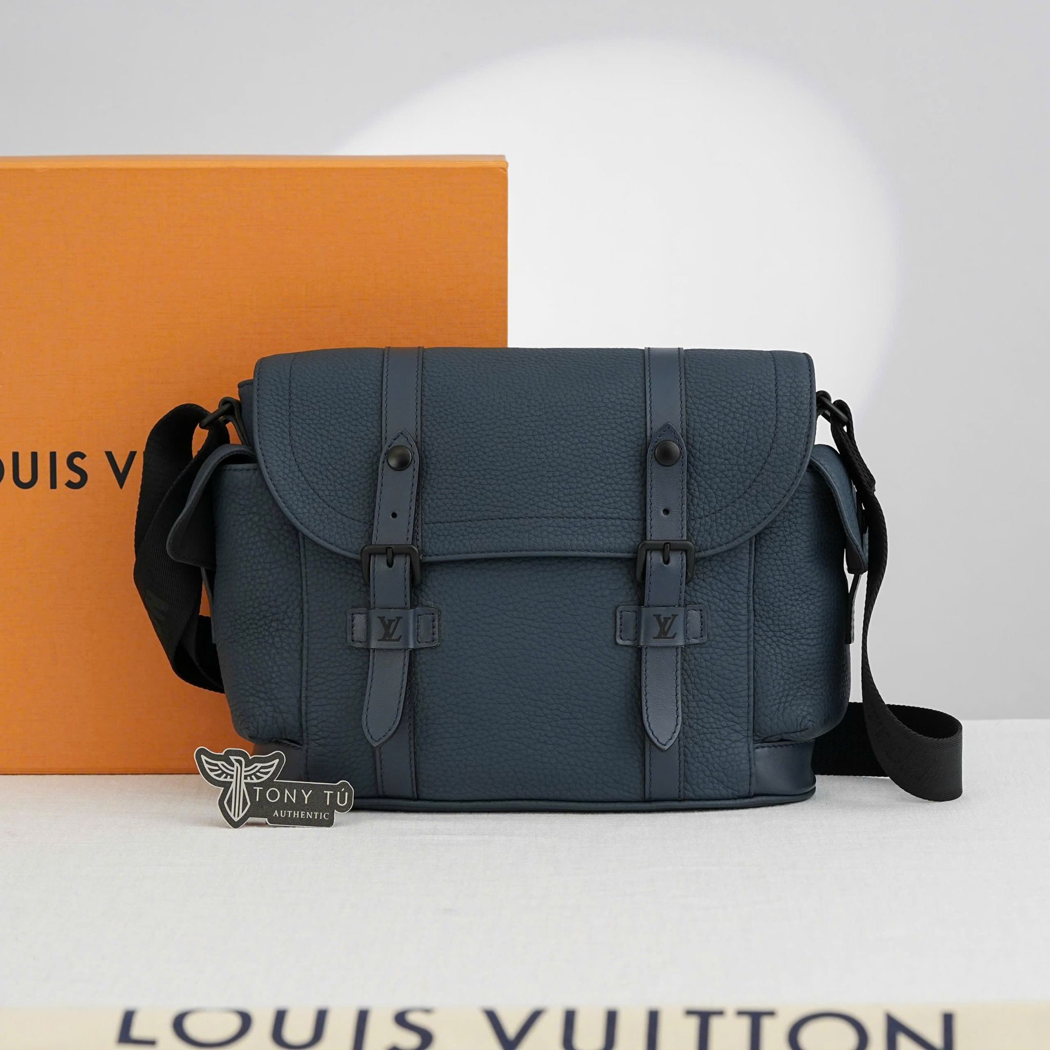 Túi đeo Louis Vuitton Messenger Christopher Monogram (Xanh Navy) size 29 - TTA5640