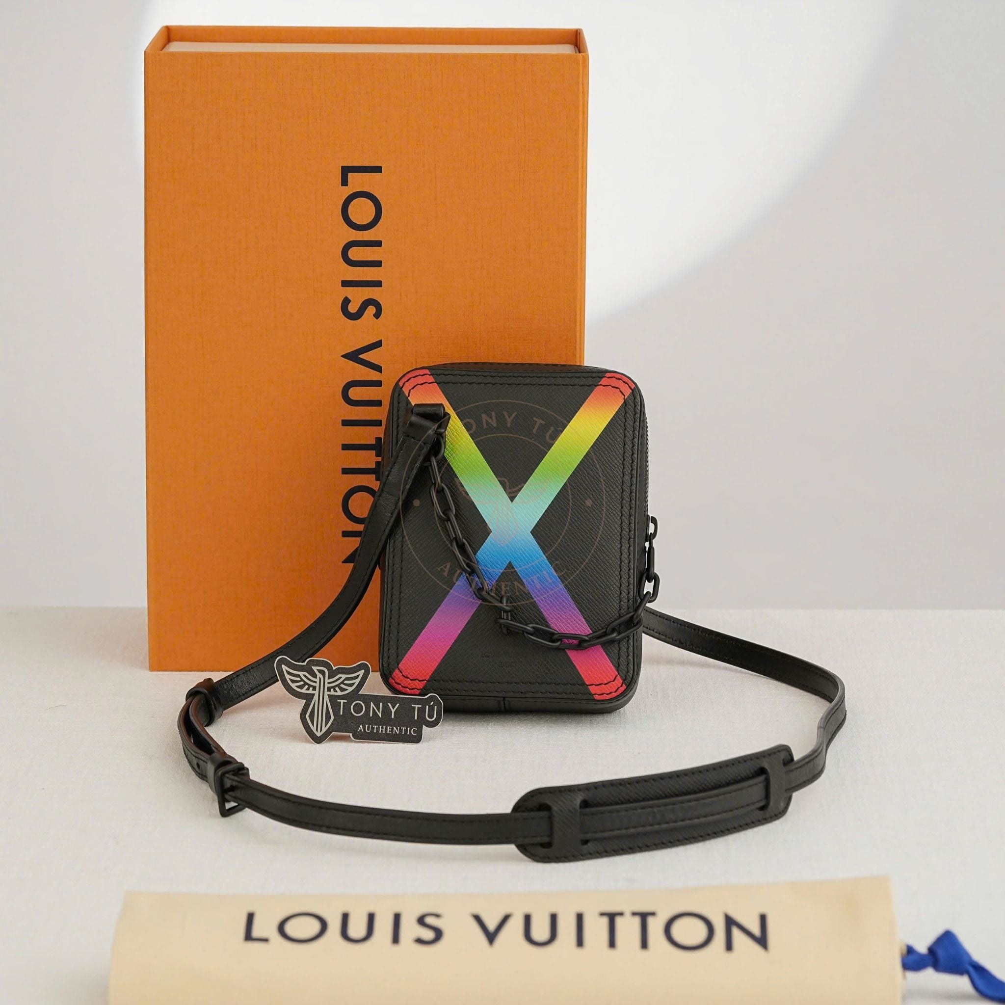 Túi đeo Louis Vuitton Virgil Abloh Rainbow Danube Messenger Black Taiga size 16
