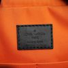 Túi đeo Louis Vuitton Messenger Alpha Taurillon Noir