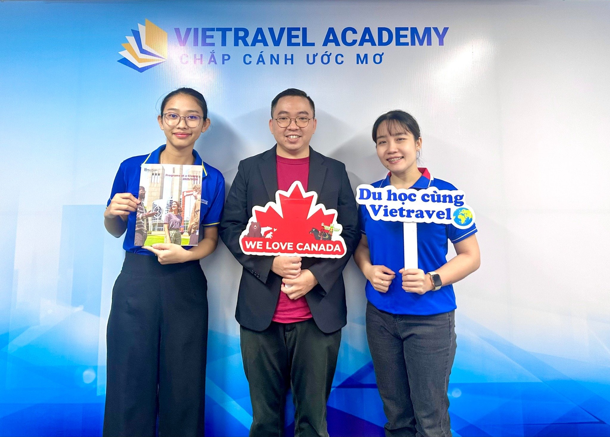 MAC EWAN TRƯỜNG ĐẠI HỌC LỚN NHẤT MIỀN TÂY CANADA
