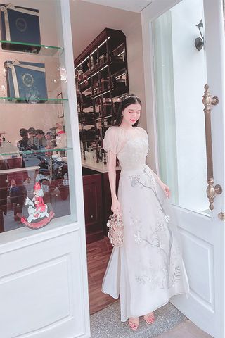 Áo Dài Cổ Tròn Tay Ngắn Thêu Hoa MITA BOUTIQUE